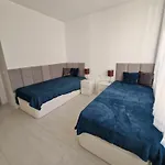 Apartment Infinity Vanian Gardens *
