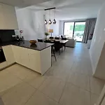 Apartment Infinity Vanian Gardens *