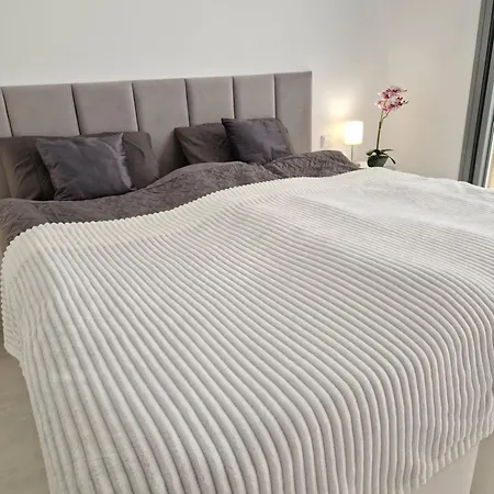 Infinity Vanian Gardens Apartment *